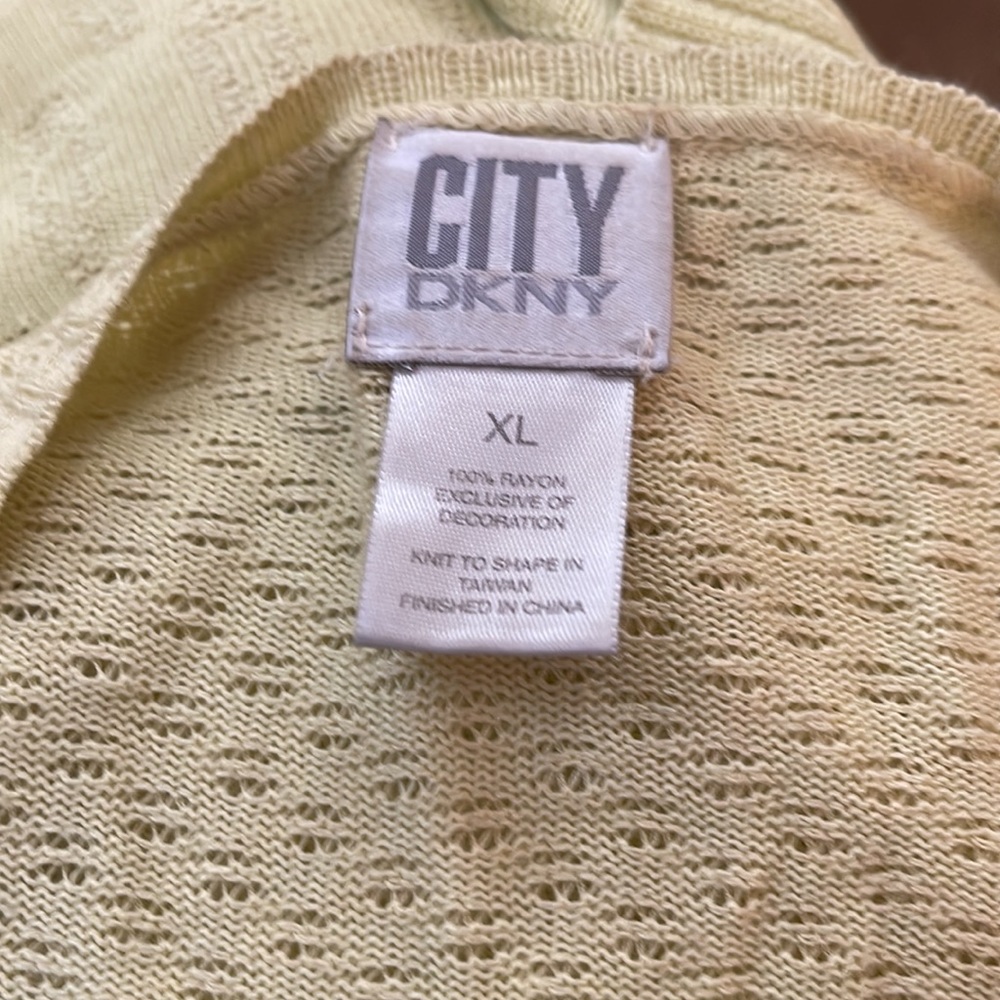 🔴 DKNY City soft lime green button down 3/4 sleeve cardigan. - Picture 4 of 5